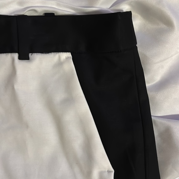 MICHAEL Michael Kors women’s shorts in black/white front.  NWOT!  Size 10. - Picture 3 of 10